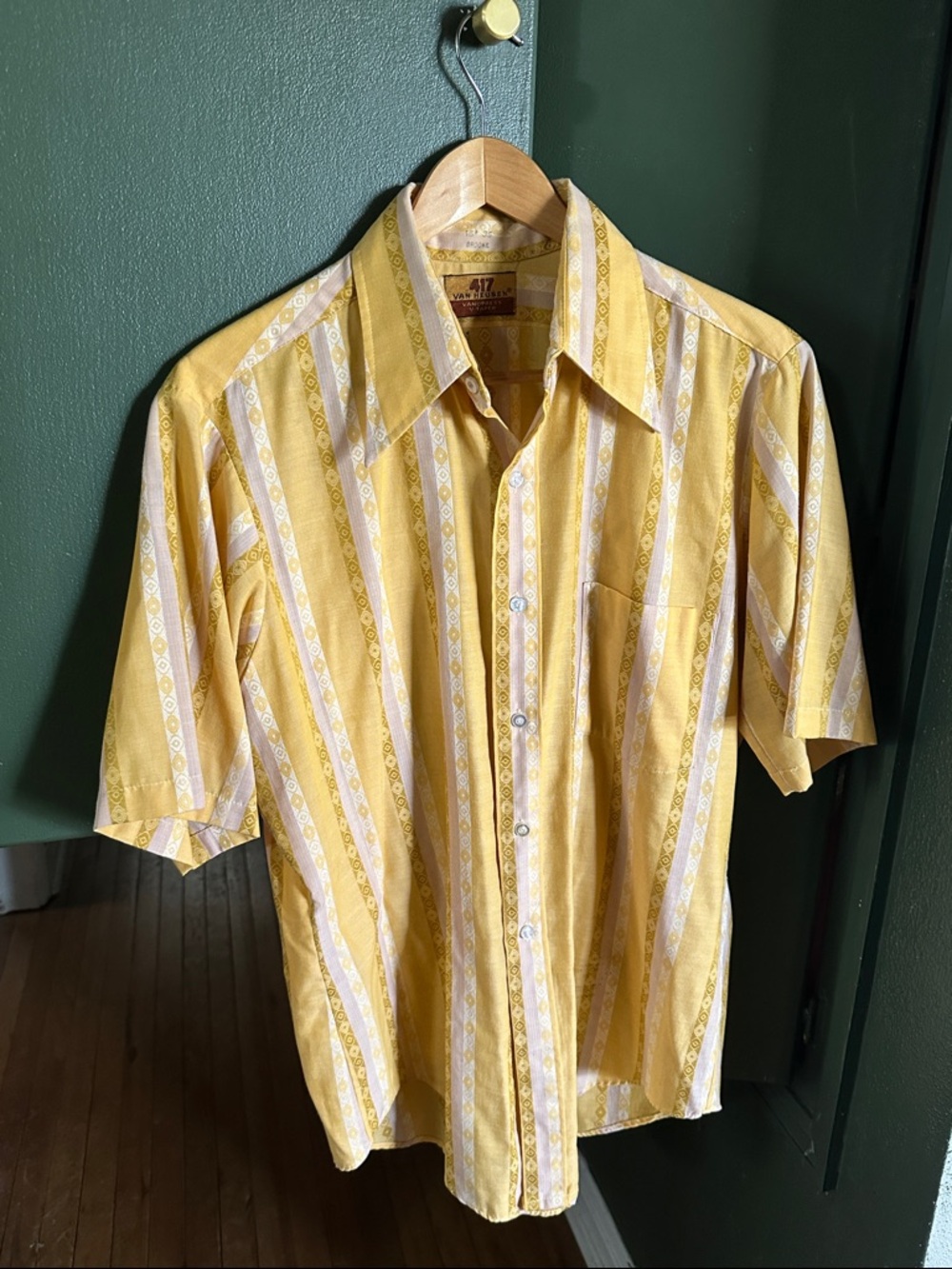 Vintage Van Heusen 417 Vanopress Yellow Geometric Stripe Short Sleeve Button-Up